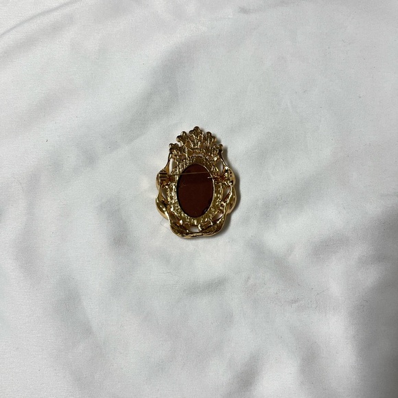 Brooch Cameo,NIP, Reddish Gold  metal, approx 2.5” x 1.75”, rhinestones - Picture 3 of 6